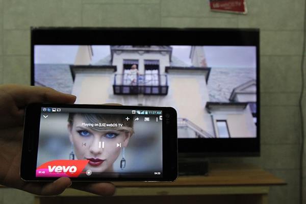 Instrukcje dotyczące udostępniania filmów z YouTube z telefonów, tabletów, laptopów na Smart TV