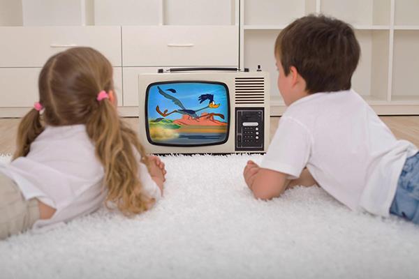 Alcune cose importanti da tenere a mente quando si lascia che i bambini guardino la TV