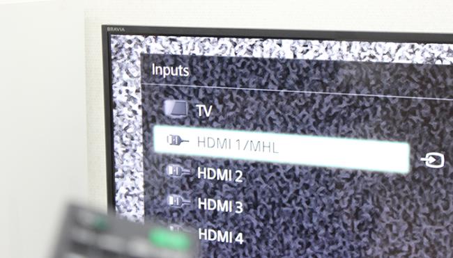 Anweisungen zum Anschließen des Fernsehgeräts an den Laptop über den HDMI-Anschluss