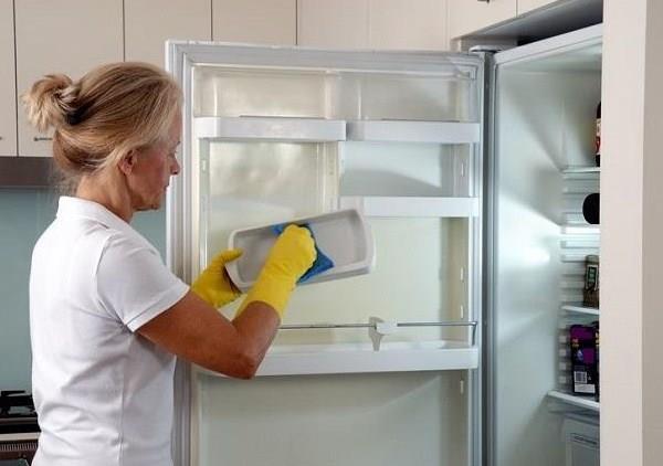Causes of a refrigerator to freeze