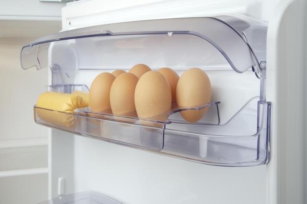 Should eggs be stored in the refrigerator?