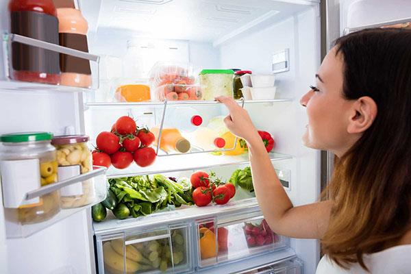 Berapa lama lemari es dapat menyimpan makanan jika terjadi pemadaman listrik?