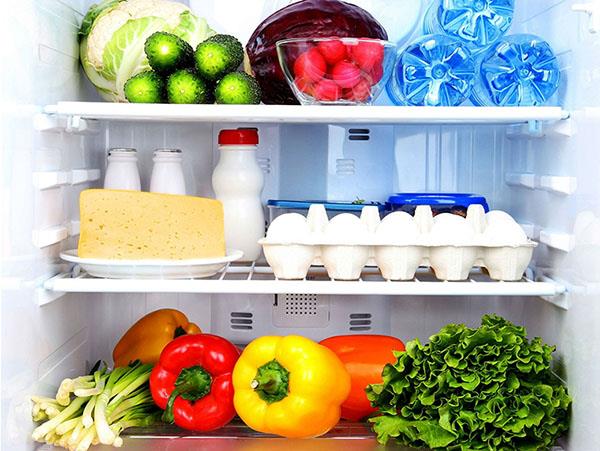 Berapa lama lemari es dapat menyimpan makanan jika terjadi pemadaman listrik?