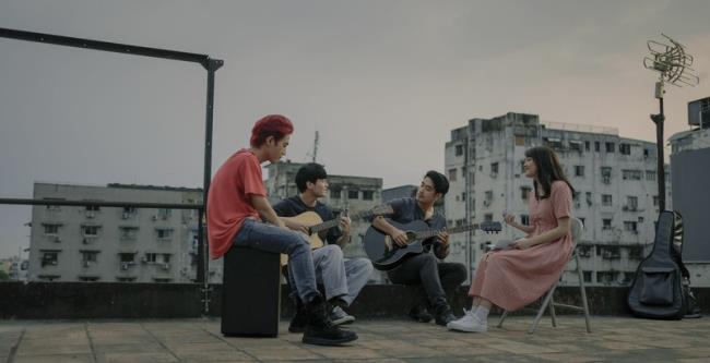 รีวิวหนังเรื่อง Saigon In The Rain: ดูหนังทุกเรื่องจำเพลง