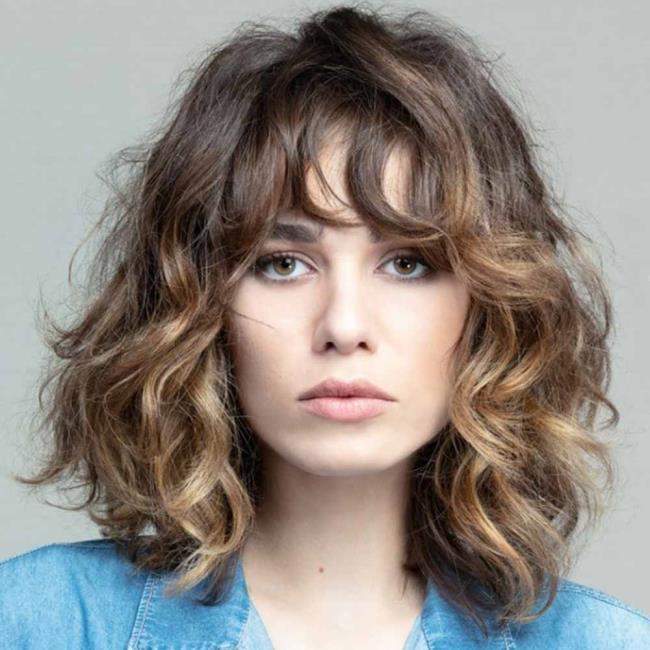 2020年のショート、ミディアム、ロングのヘアカット：180枚の画像のトレンド