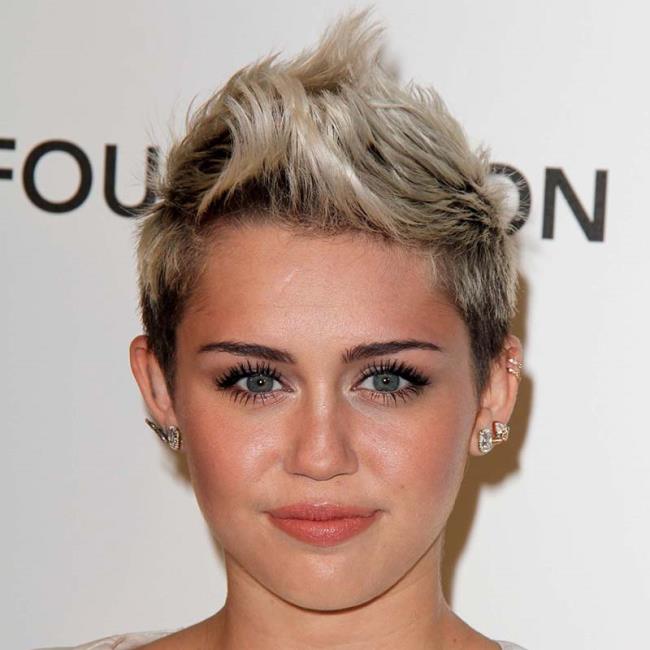 Most beautiful short haircuts ever: 100 images