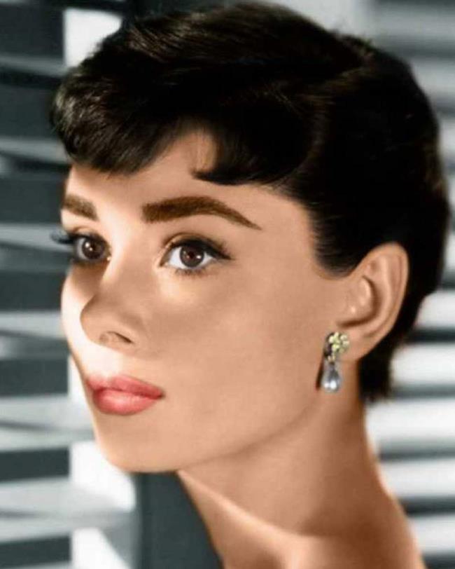 Most beautiful short haircuts ever: 100 images