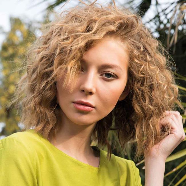 Coupes de cheveux moyennes été 2020: les tendances en 160 images