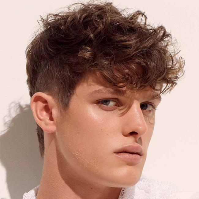 Coupes de cheveux homme été 2020: les tendances en 140 images