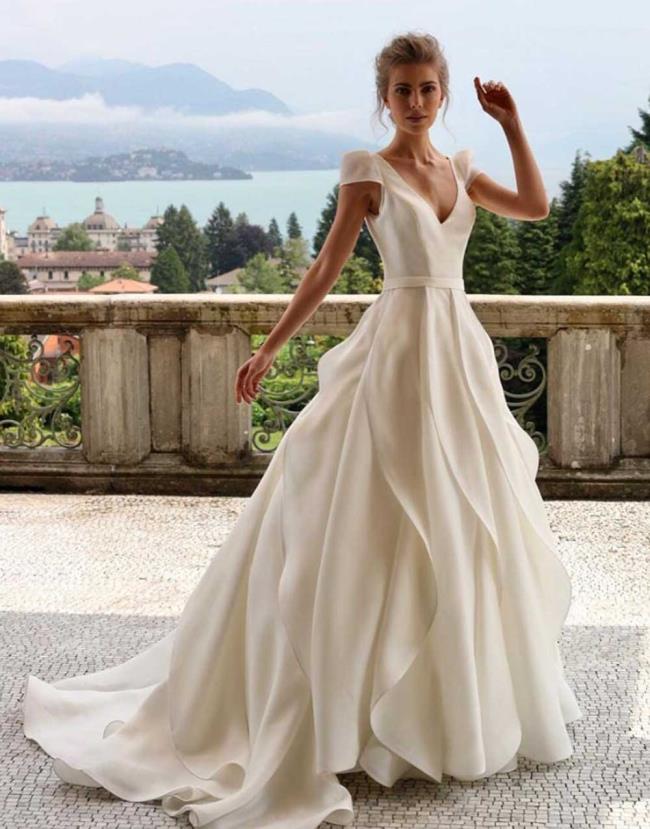 Gaun pengantin Enzo Miccio 2020: Koleksi Foto