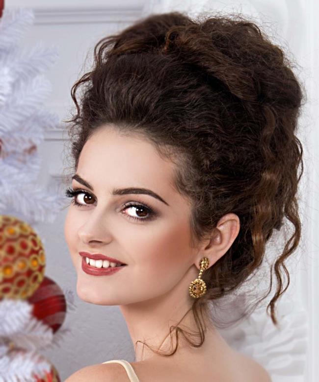 Hairstyles for Christmas and New Year's parties: the most beautiful!