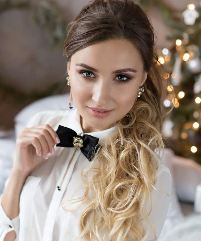 Hairstyles for Christmas and New Year's parties: the most beautiful!