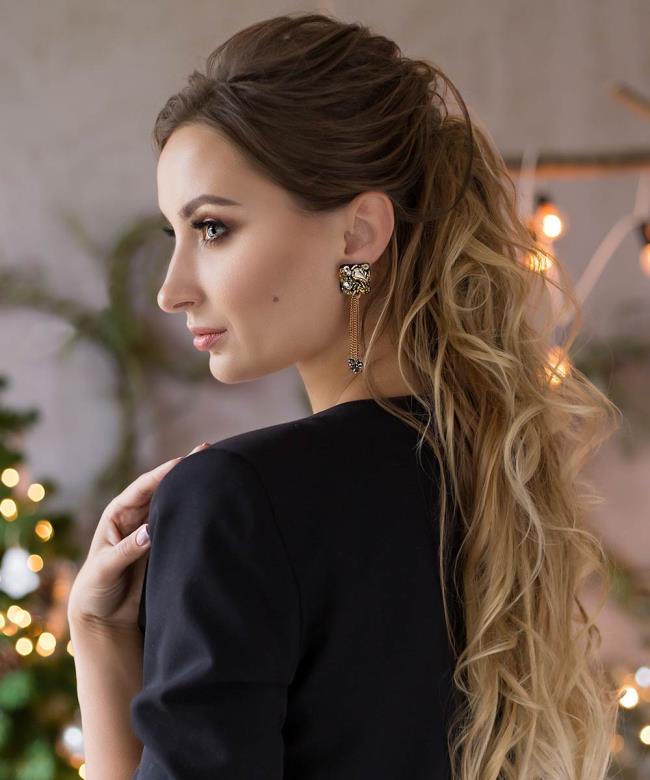 Hairstyles for Christmas and New Year's parties: the most beautiful!