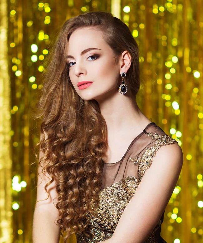 Hairstyles for Christmas and New Year's parties: the most beautiful!