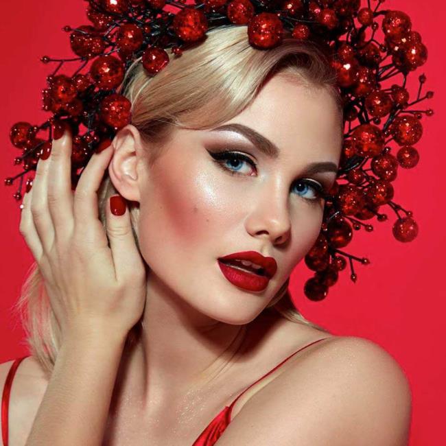 Hairstyles for Christmas and New Year's parties: the most beautiful!