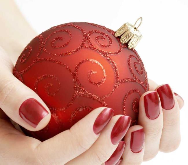 Red Christmas Nails 2020: أجمل الأفكار