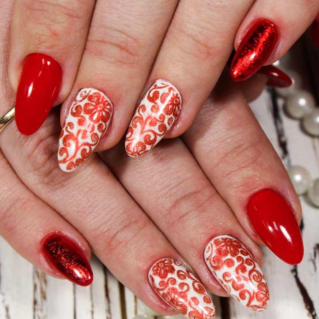 Red Christmas nails 2020: the most beautiful ideas