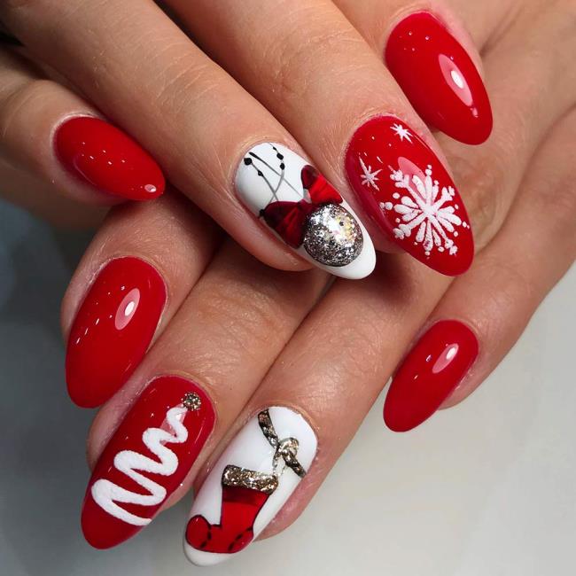 Red Christmas nails 2020: the most beautiful ideas