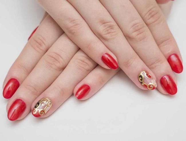 Red Christmas Nails 2020: أجمل الأفكار