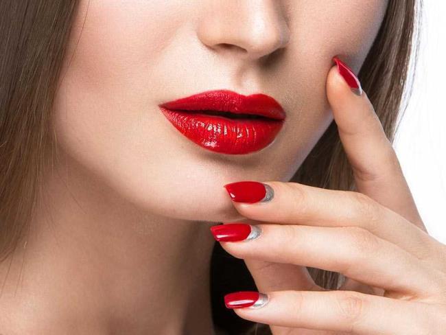 Red Christmas Nails 2020: أجمل الأفكار