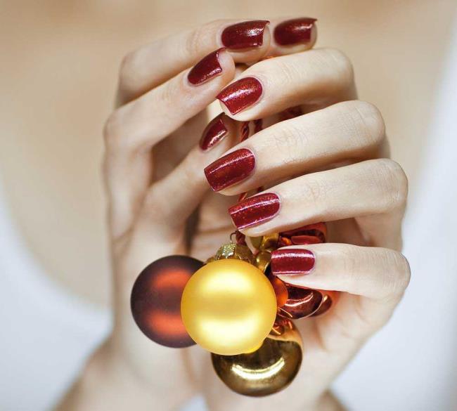 Ongles de Noël rouges 2020: les plus belles idées