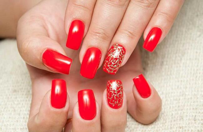 Ongles de Noël rouges 2020: les plus belles idées