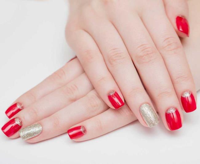 Ongles de Noël rouges 2020: les plus belles idées