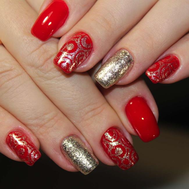 Red Christmas Nails 2020: أجمل الأفكار