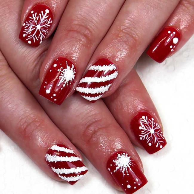 Red Christmas nails 2020: the most beautiful ideas