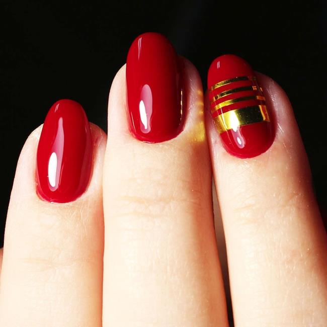 Red Christmas nails 2020: the most beautiful ideas