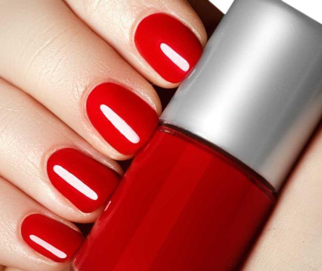 Red Christmas nails 2020: the most beautiful ideas