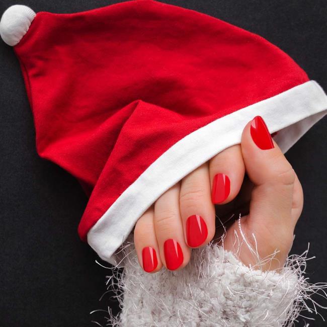 Red Christmas nails 2020: the most beautiful ideas