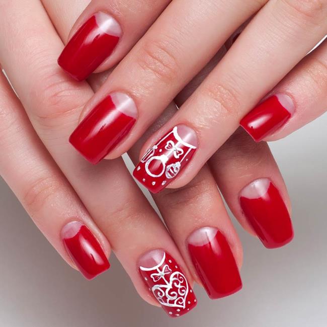 Red Christmas Nails 2020: أجمل الأفكار