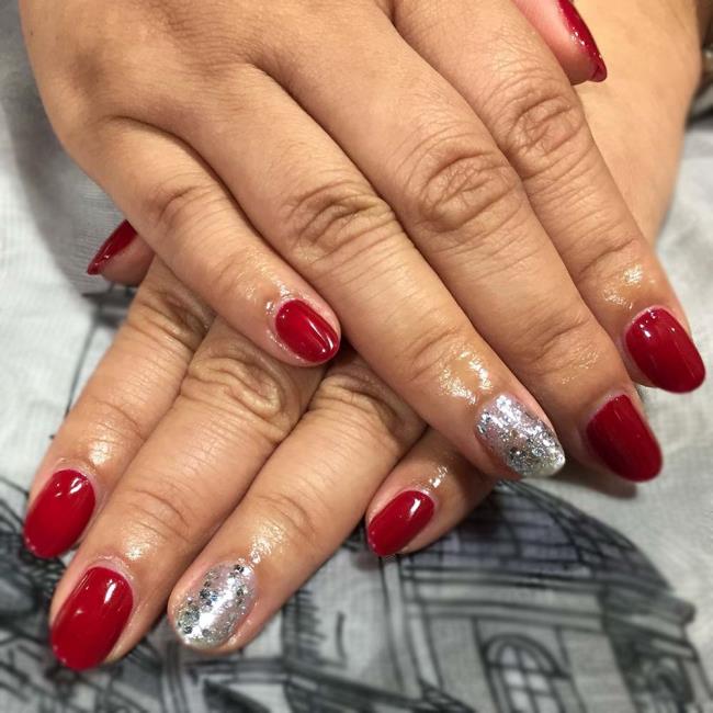 Red Christmas nails 2020: the most beautiful ideas