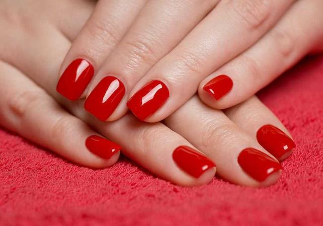 Red Christmas nails 2020: the most beautiful ideas