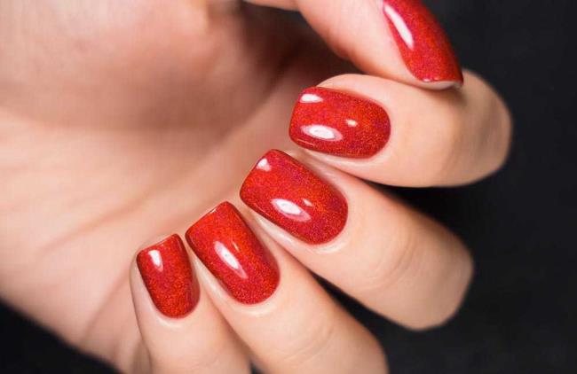 Red Christmas nails 2020: the most beautiful ideas