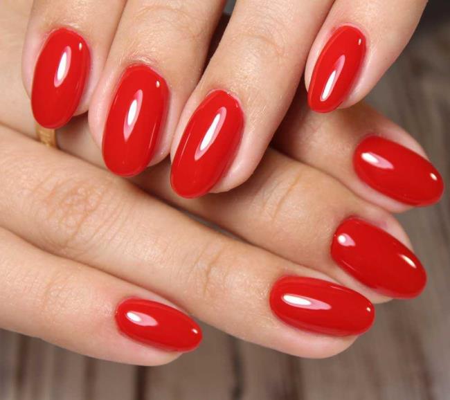 Red Christmas nails 2020: the most beautiful ideas