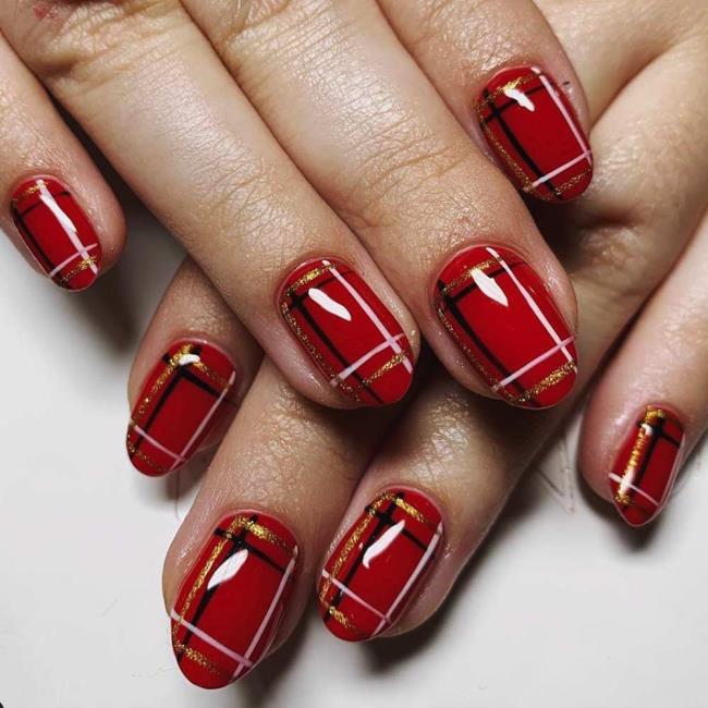 Red Christmas nails 2020: the most beautiful ideas