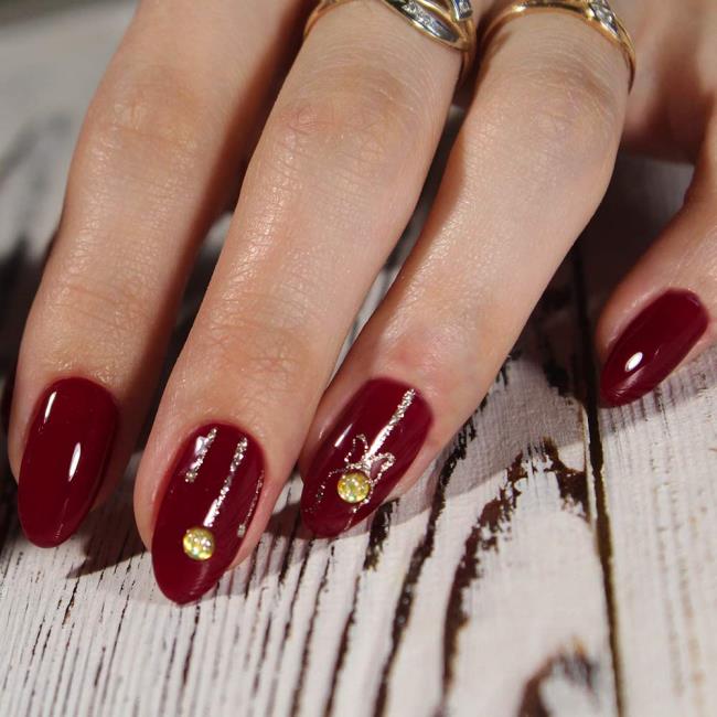 Red Christmas Nails 2020: أجمل الأفكار