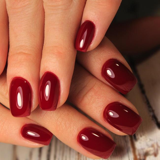 Red Christmas nails 2020: the most beautiful ideas