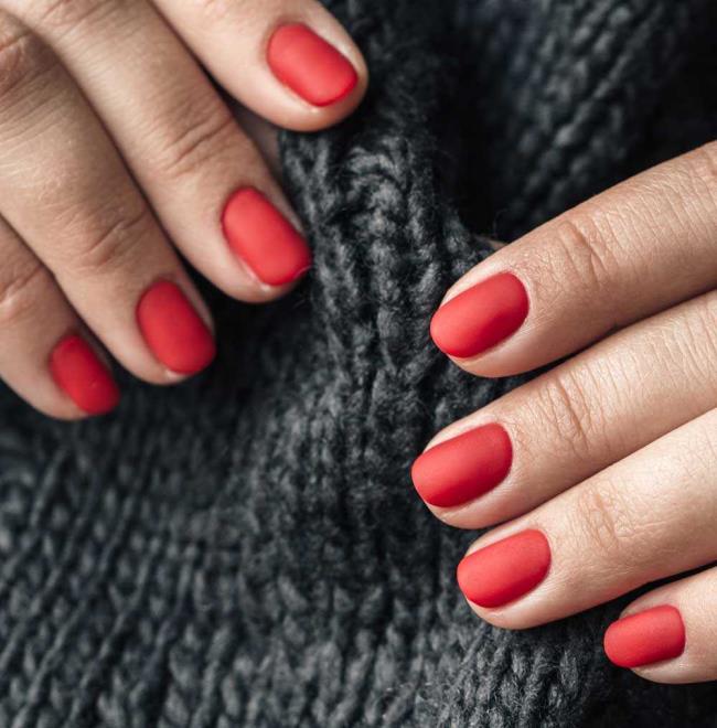 Red Christmas nails 2020: the most beautiful ideas