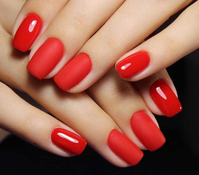 Red Christmas nails 2020: the most beautiful ideas