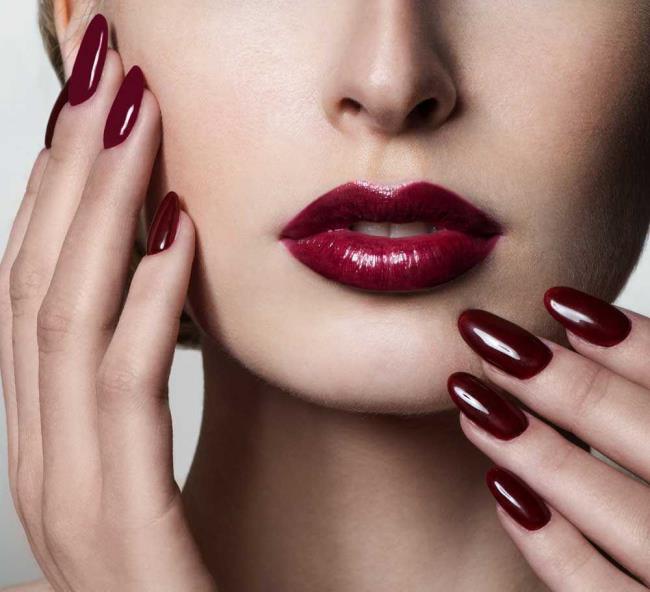 Ongles de Noël rouges 2020: les plus belles idées