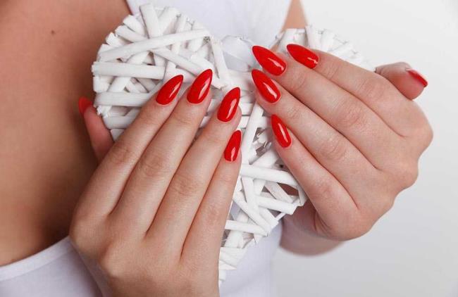 Ongles de Noël rouges 2020: les plus belles idées