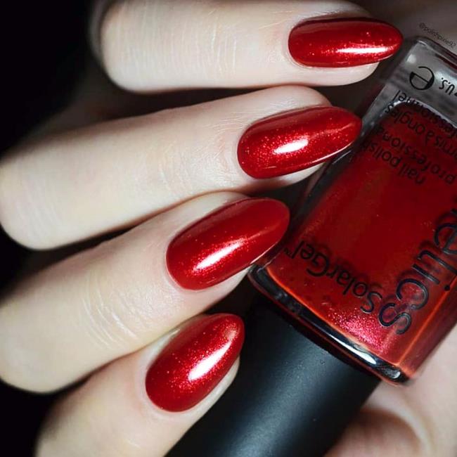 Red Christmas Nails 2020: أجمل الأفكار