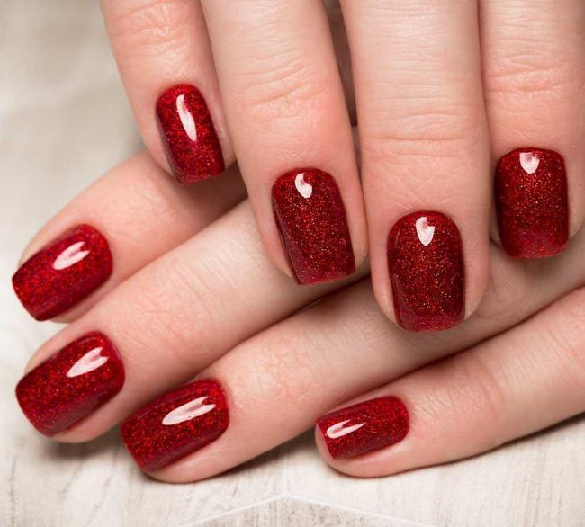 Red Christmas nails 2020: the most beautiful ideas