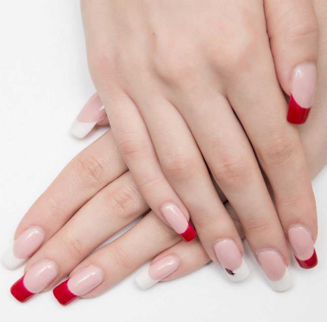 Ongles de Noël rouges 2020: les plus belles idées