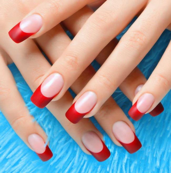 Red Christmas nails 2020: the most beautiful ideas