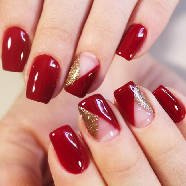 Red Christmas nails 2020: the most beautiful ideas