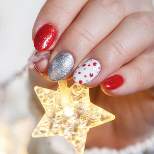 Paznokcie świąteczne 2020, piękny żel i zdobienia paznokci: 150 zdjęć